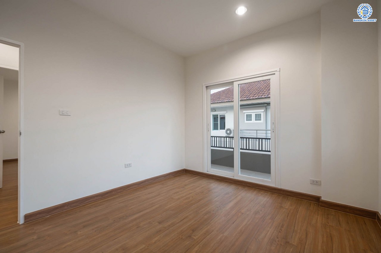 บ้านมือสองตกแต่งใหม่ โครงการ เพอร์เฟคเพลส ราชพฤกษ์ หลังมุม! รองรับทุกการใช้งาน บนเนื้อที่กว้างถึง 61.8 ตร.ว. พื้นที่ใช้สอย 198 ตร.ม. พร้อมฟังก์ชัน 3 ห้องนอน 3 ห้องน้ำ จอดรถได้ 2 คัน บ้านคุณภาพดี บนทำเลติดถนนราชพฤกษ์ เชื่อมต่อถนนรัตนาธิเบศร์ ใกล้รถไฟฟ้าสายสีม่วง “สถานีบางรักน้อยท่าอิฐ” จุดขึ้นทางด่วน "กาญจนาภิเษก" และเซ็นทรัลรัตนาธิเบศร์